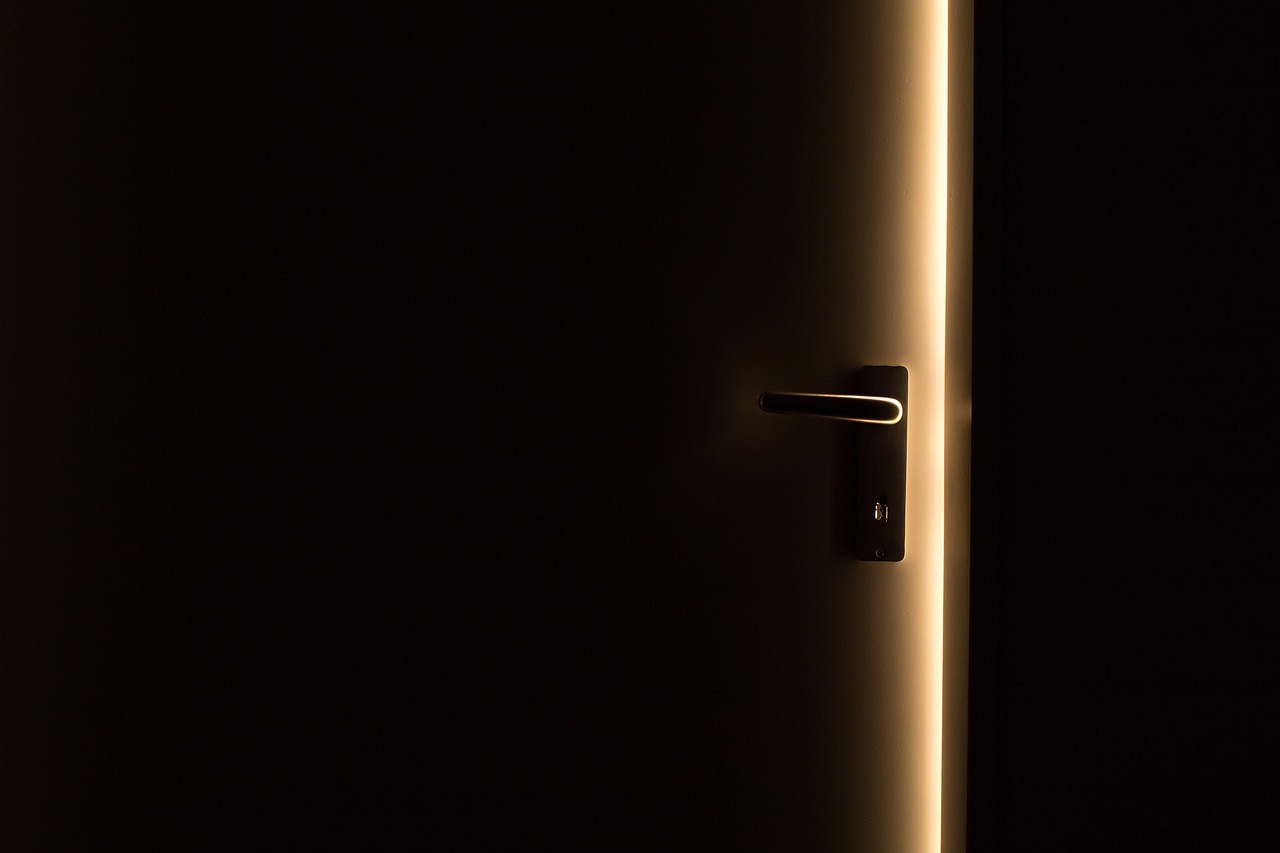 isoler une porte d'entrée du froid : méthodes efficaces et astuces pratiques découvrez comment l'isolation de porte peut améliorer le confort thermique de votre maison, réduire vos factures d'énergie et limiter les courants d'air indésirables.