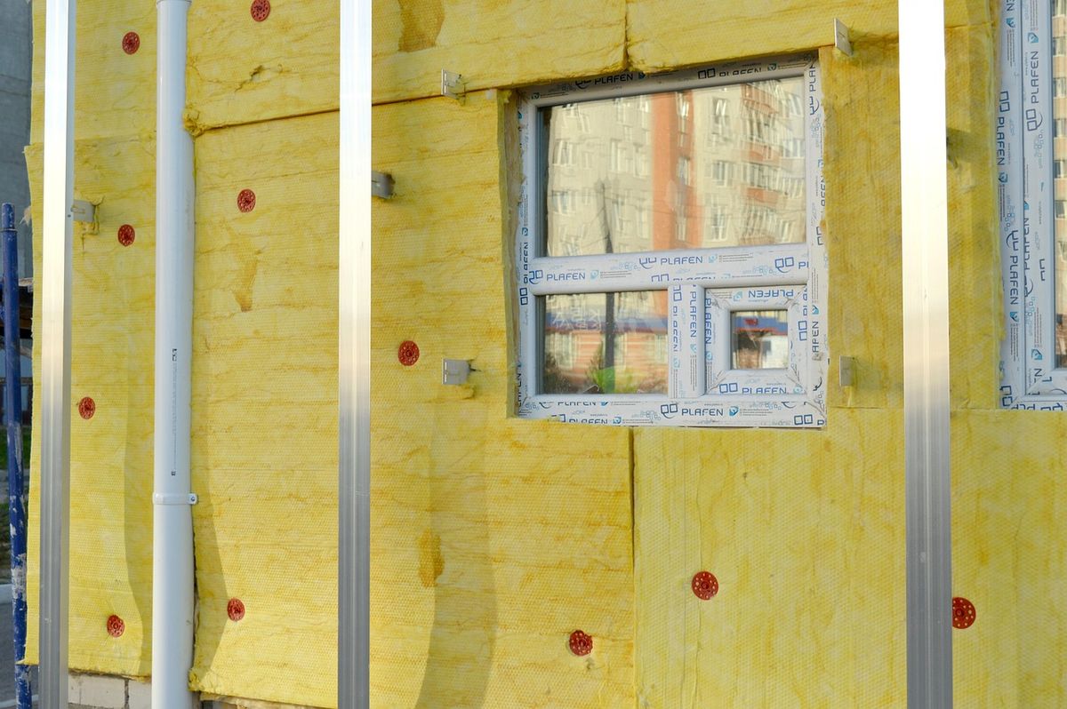 isoler une porte d’entrée du froid : méthodes efficaces et astuces pratiques