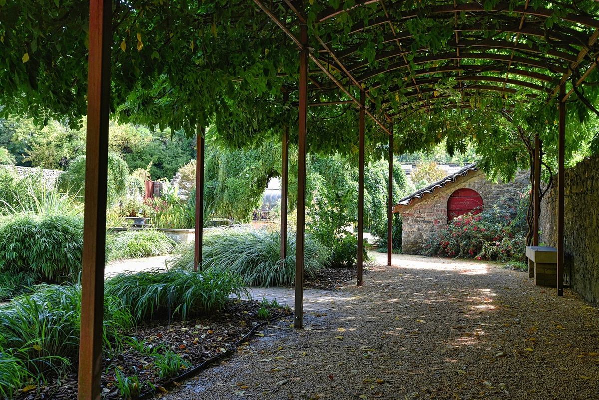 Installer une pergola adossée